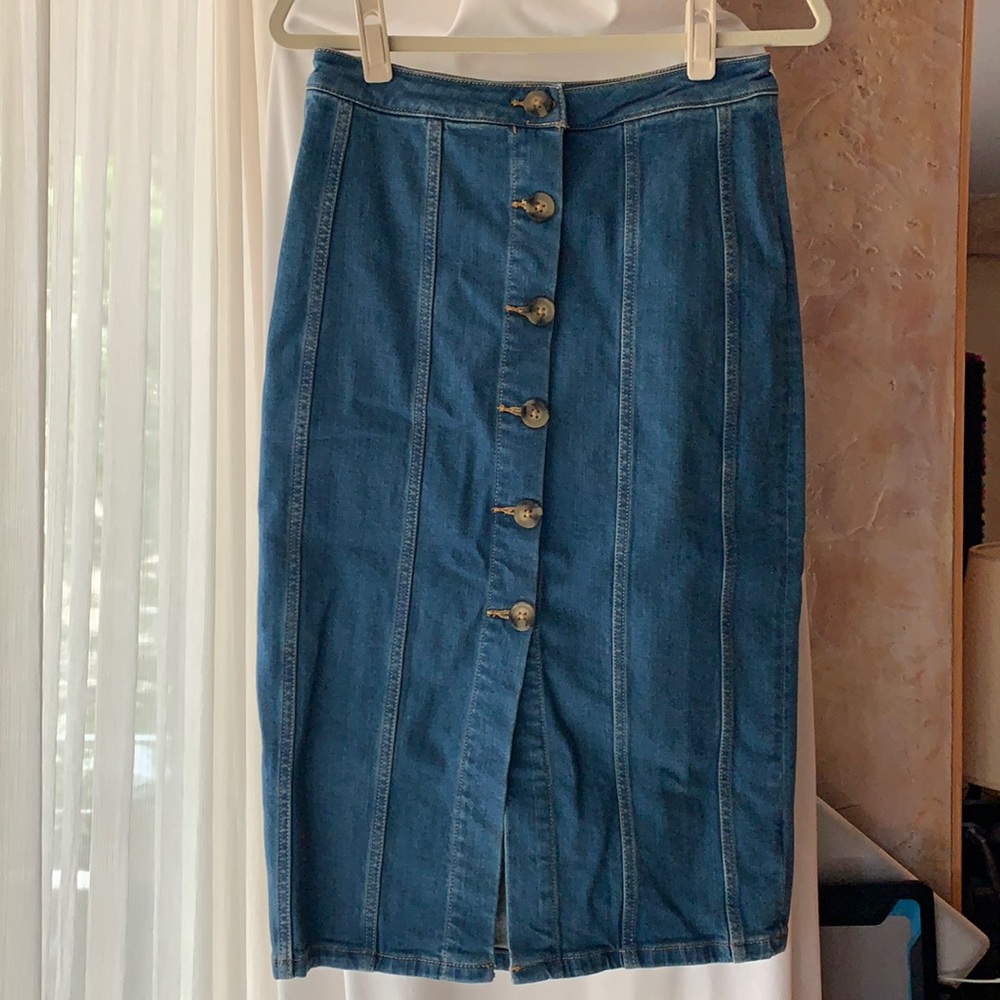 Pilcro Denim Jean Button Front Skirt. Size 4.
